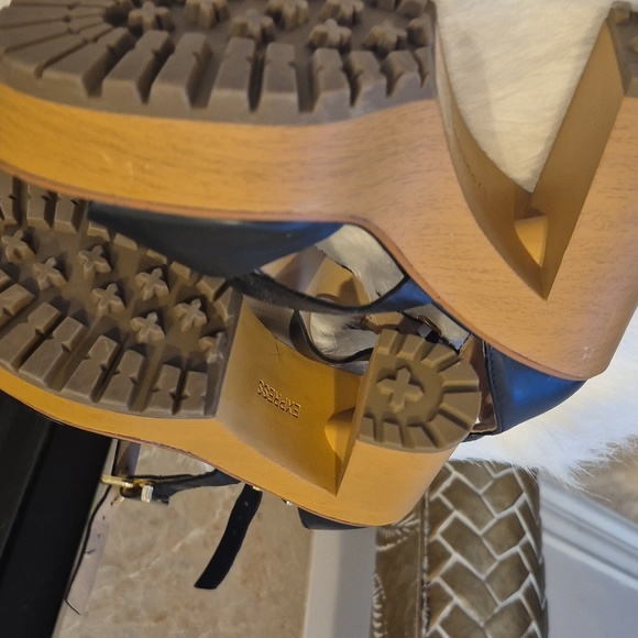 Express Black Chunky Heel Sandals - Picture 6 of 8